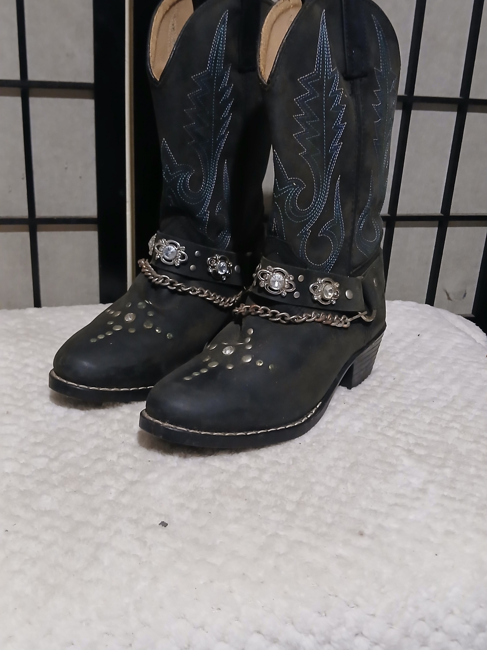 Black Studded Western Heeled Boots with Chain Accent - Picture 2 of 11